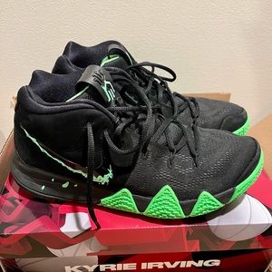 Nike Kyrie 4 HALLOWEEN SIZE 10US MINT CONDITIONS